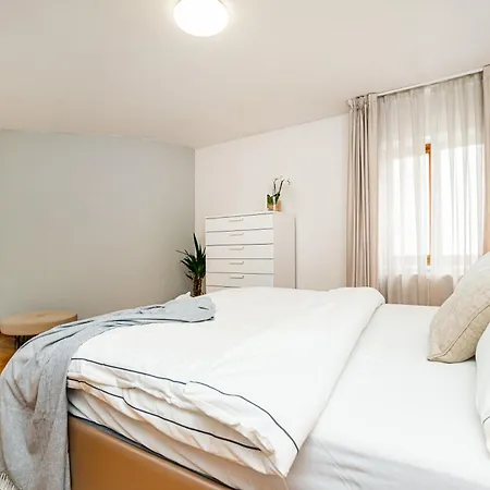 Lavish And Chic Duplex Apartment Prague Exterior photo