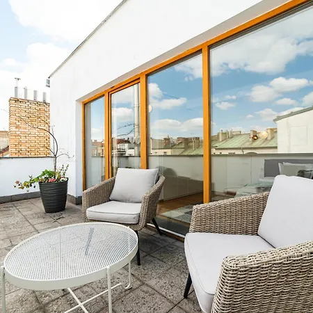 Lavish And Chic Duplex Apartment Prague Exterior photo