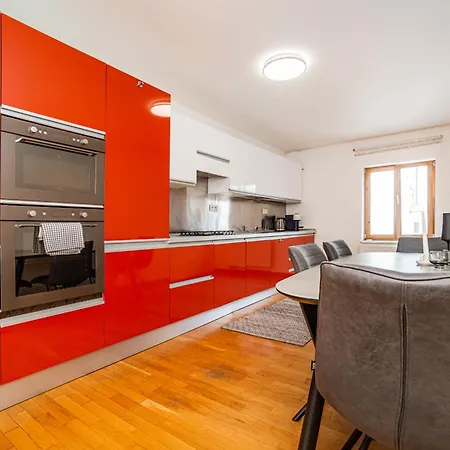 Lavish And Chic Duplex Apartment Prague Exterior photo