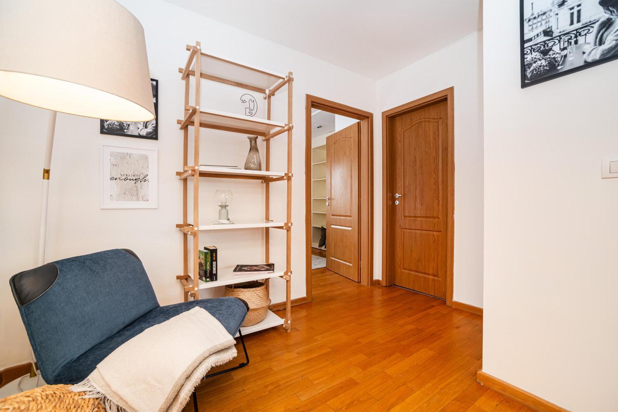 Lavish And Chic Duplex Apartment *